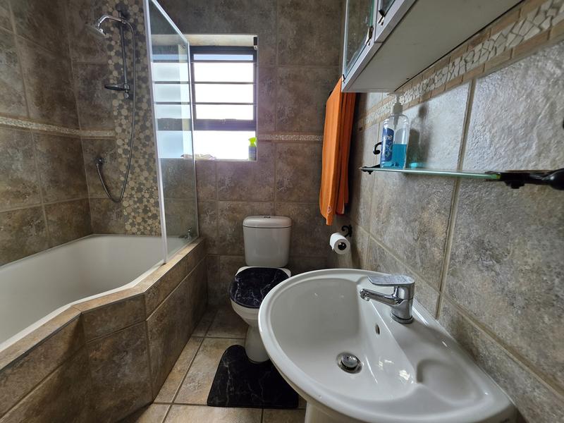 3 Bedroom Property for Sale in Britannia Bay Western Cape